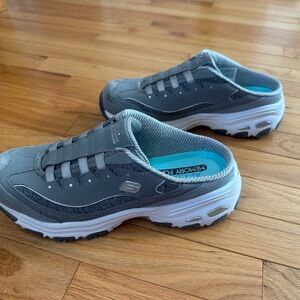 Skechers Women's Gray and White Mules